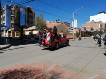 El vehículo recorre las calles de la Villa Imperial.