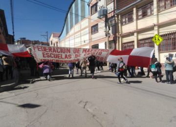 Los maestros de las Escuelas de Cristo participan en el paro militantemente.