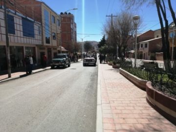El vehículo recorre las calles de la Villa Imperial.