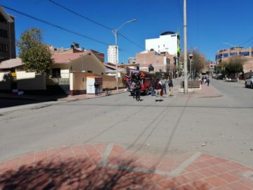 El vehículo recorre las calles de la Villa Imperial.