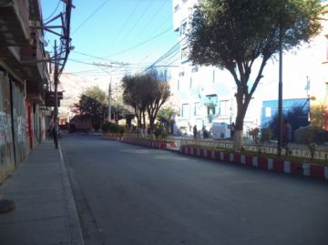 La calle Cochabamba sin circulación vehicular.