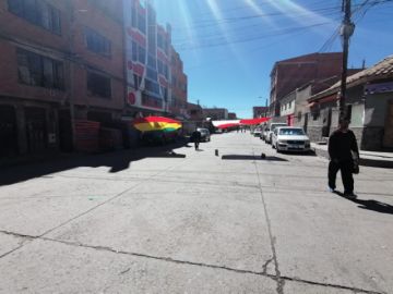 El vehículo recorre las calles de la Villa Imperial.
