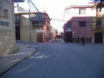 Las calles están vacías, en la intersección cochabamba - Frías.
