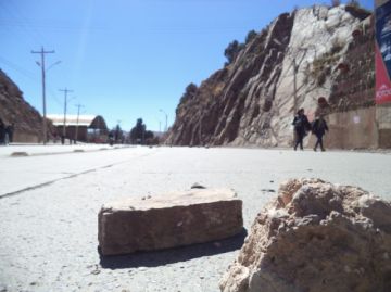 La avenida Tinku y cercanías fueron bloqueadas recién hoy.