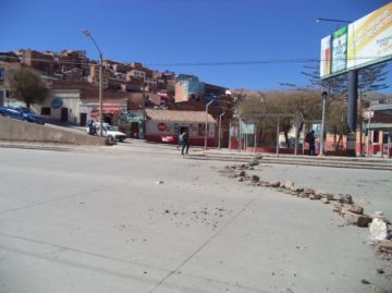 La avenida Tinku y cercanías fueron bloqueadas recién hoy.
