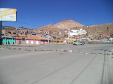 La avenida Tinku y cercanías fueron bloqueadas recién hoy.