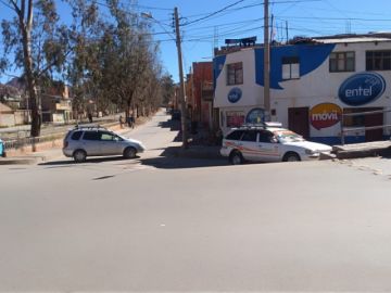 El bloqueo en la zona de la Terminal y Surtidor de la zona Sur. Fotos: Luis Sotomayor para El Potosí