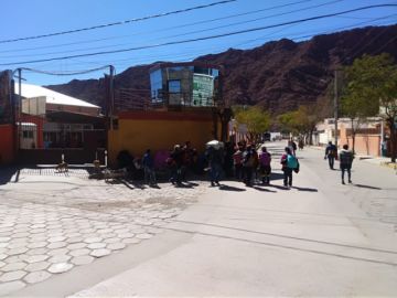 El bloqueo en la zona de la Terminal y Surtidor de la zona Sur. Fotos: Luis Sotomayor para El Potosí
