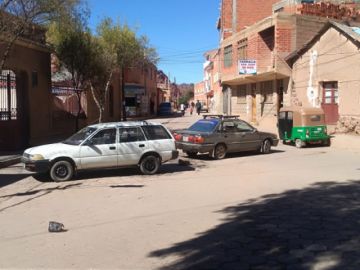 El bloqueo en la zona de la Terminal y Surtidor de la zona Sur. Fotos: Luis Sotomayor para El Potosí