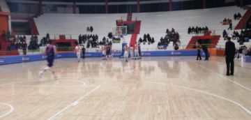 Juegan en el coliseo Ciudad de Potosí.