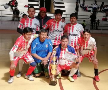Los jugadores lograron la victoria.