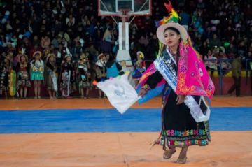 Las candidatas en la pasarela.