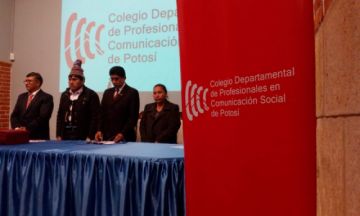 Posesionan directiva de comunicadores