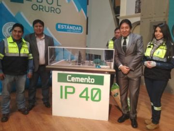 Alcalde y presidente de Cadeco en su recorrido.