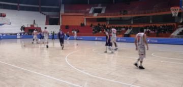 Juegan en el coliseo Ciudad de Potosí.