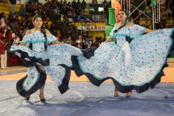 Las candidatas en la pasarela.
