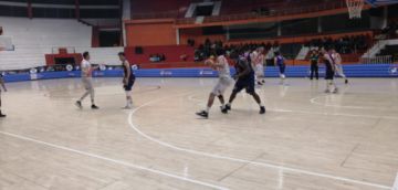 Juegan en el coliseo Ciudad de Potosí.