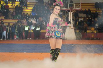 Las candidatas en la pasarela.