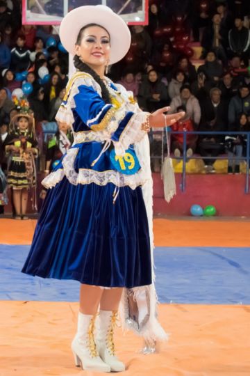 Las candidatas en la pasarela.