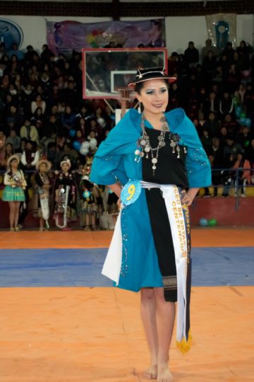 Las candidatas en la pasarela.