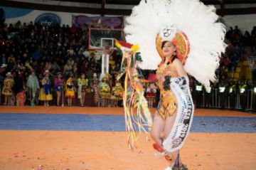 Las candidatas en la pasarela.