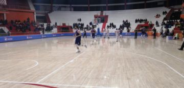 Juegan en el coliseo Ciudad de Potosí.