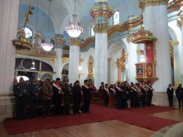Autoridades, representantes institucionales y la población  estaban presentes en la Santa Basílica Catedral.