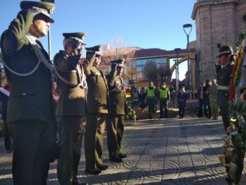 Homenaje de las autoridades policiales.