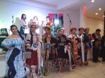 Parte de las candidatas tras su presentación.