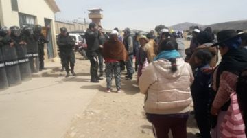 Los vecinos protestan.