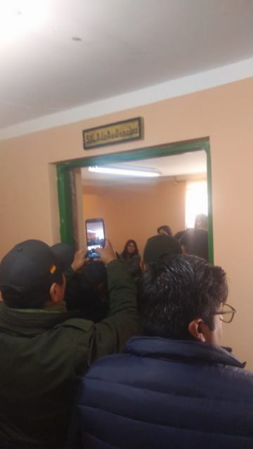 Así de llena está la audiencia sin medios de prensa.
