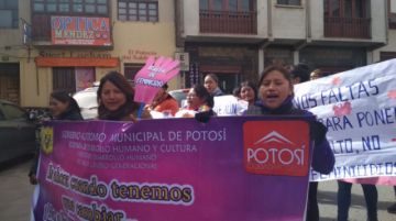 La esposa del alcalde, Patricia López, está en la marcha.