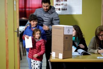 Los argentinos acuden a las urnas.