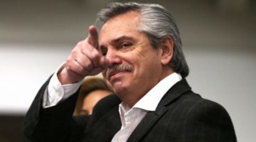 Fernández en el momento de votar.