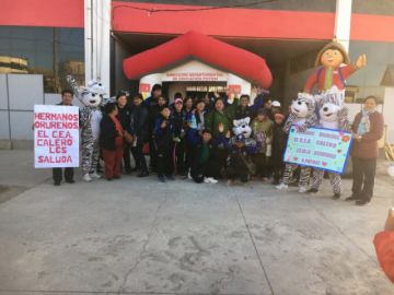 La llegada de las delegaciones. FOTO DDE