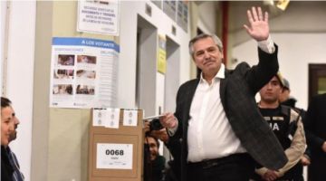 Fernández en el momento de votar.