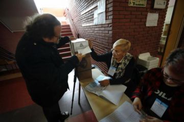 Los argentinos acuden a las urnas.