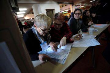 Los argentinos acuden a las urnas.