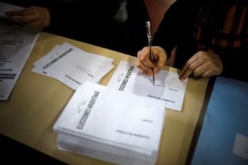 Los argentinos acuden a las urnas.