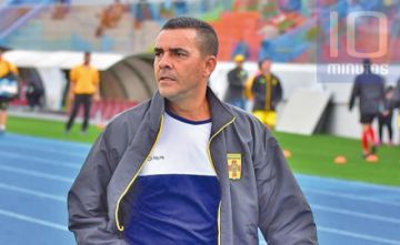 Guimaraes coloca su cargo a disposición 