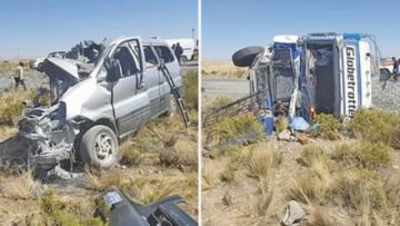 Así quedó el minibús tras el accidente de tránsito en la carretera Panamericana.