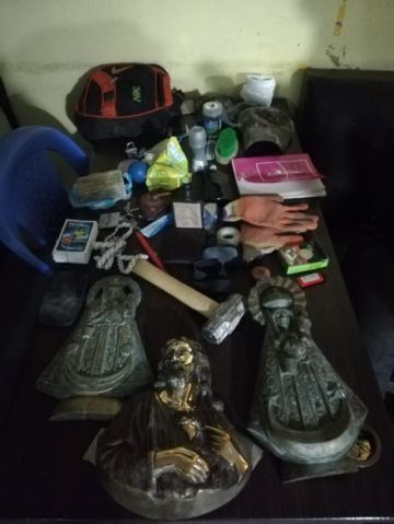 Los objetos que estaban en la mochila del acusado. 