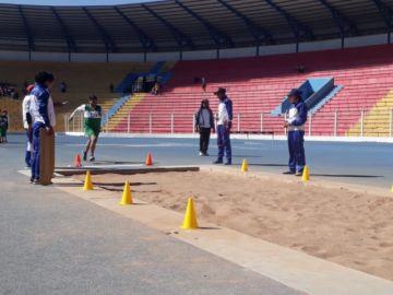 Las competencias se desarrollan en el estadio Víctor Agustín Ugarte.