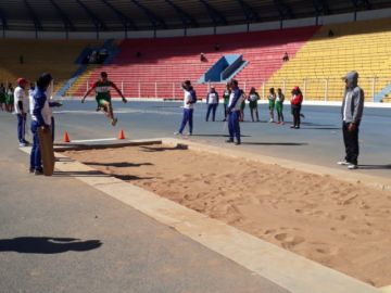 Las competencias se desarrollan en el estadio Víctor Agustín Ugarte.
