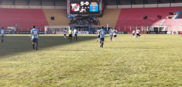 Yony Ángulo a los 85. Nacional 5 Blooming 0.