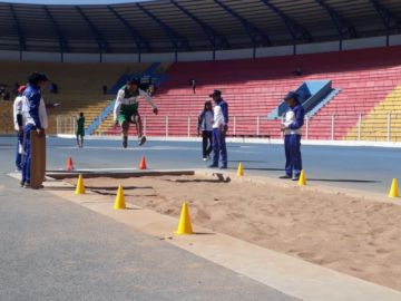 Las competencias se desarrollan en el estadio Víctor Agustín Ugarte.