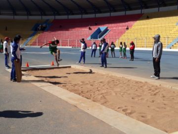 Las competencias se desarrollan en el estadio Víctor Agustín Ugarte.