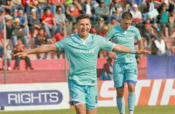 Vladimir Castellón celebra el primer gol.