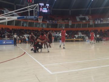 Escenas del partido.