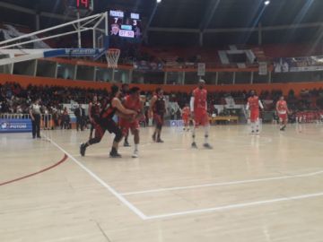 Escenas del partido.